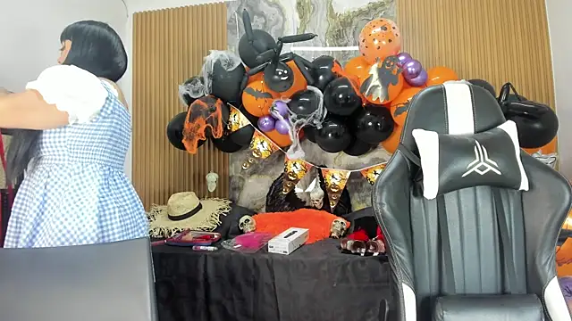 Danna topless online show from October 30, 2025, 12:06 pm