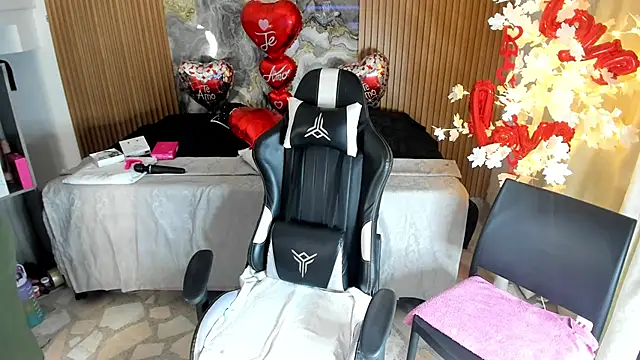 Danna topless online show from March 11, 2026, 12:00 pm