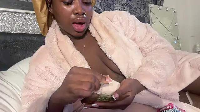 Snapshot of londonsfantasy chatting on November 15, 2025, 9:39 am londonsfantasy online show from November 15, 2025, 9:39 am