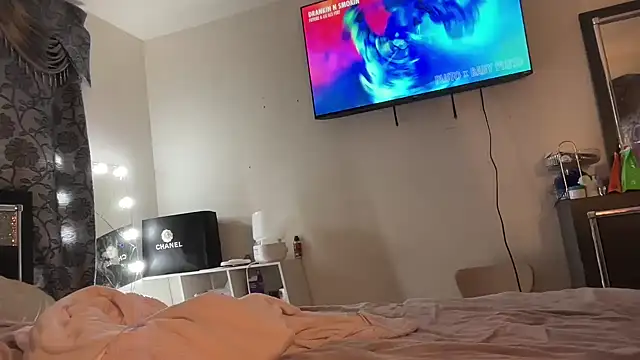 Snapshot of londonsfantasy chatting on December 15, 2025, 9:30 pm londonsfantasy online show from December 15, 2025, 9:30 pm