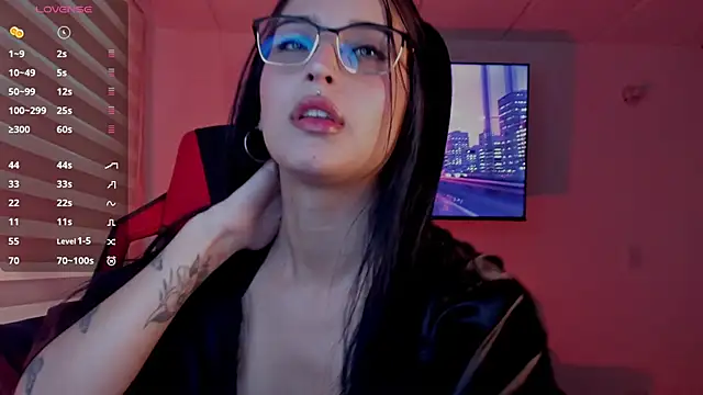 Snapshot of Charlotte_greys chatting on October 8, 2025, 9:45 pm Charlotte greys online show from October 8, 2025, 9:45 pm