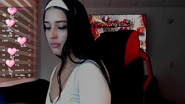 Snapshot of Charlotte_greys chatting on November 7, 2025, 9:15 pm Charlotte greys online show from November 7, 2025, 9:15 pm