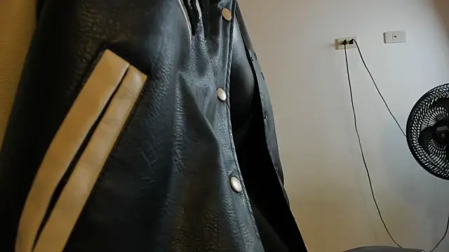 julian wallace online show from October 17, 2025, 3:10 am