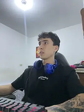 Snapshot of gojo_satoru_18 chatting on February 1, 2026, 11:03 pm gojo satoru 18 online show from February 1, 2026, 11:03 pm