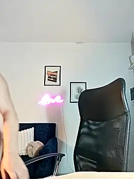 Snapshot of helena_smith chatting on November 5, 2025, 4:01 am helena smith online show from November 5, 2025, 4:01 am