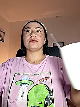 Snapshot of helena_smith chatting on November 7, 2025, 2:33 am helena smith online show from November 7, 2025, 2:33 am