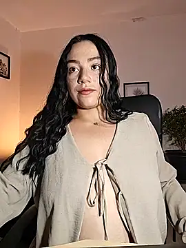 Snapshot of helena_smith chatting on November 10, 2025, 3:38 am helena smith online show from November 10, 2025, 3:38 am