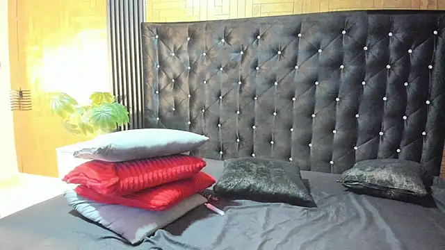 Laross25 online show from May 8, 2026, 8:14 pm