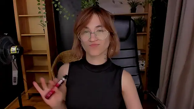 Moon13152 online show from October 21, 2025, 4:08 pm