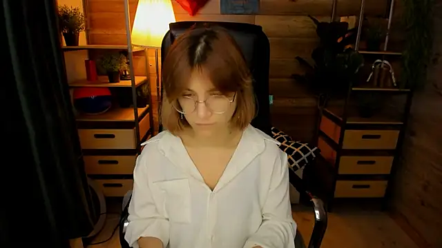 Moon13152 online show from October 27, 2025, 8:57 pm