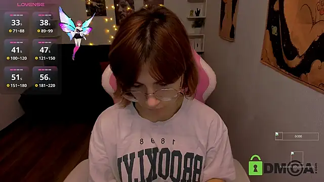 Moon13152 online show from November 4, 2025, 9:03 pm