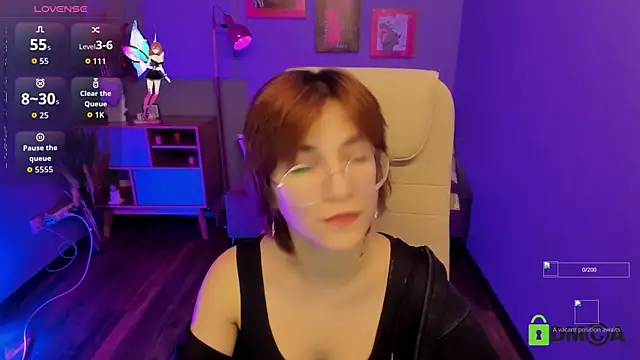 Moon13152 online show from November 18, 2025, 8:57 pm