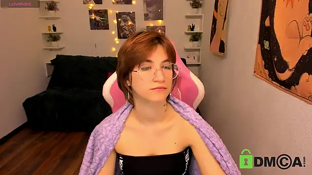 Moon13152 online show from November 19, 2025, 9:26 pm