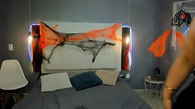 Snapshot of Clarigil chatting on October 31, 2025, 9:05 pm Clarigil online show from October 31, 2025, 9:05 pm