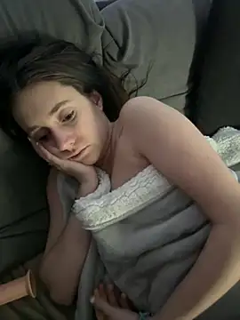 Snapshot of Lena_Lang chatting on March 17, 2025, 10:28 pm Lena Lang online show from March 17, 2025, 10:28 pm