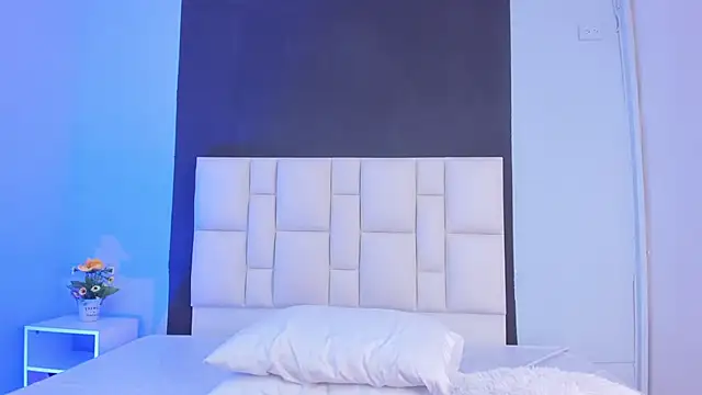 suzanelee online show from February 21, 2025, 2:27 pm