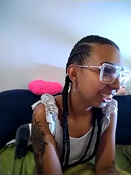 suzanelee online show from September 10, 2025, 10:21 pm