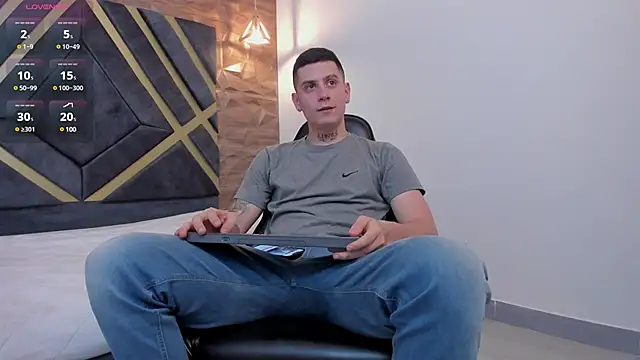 Yeiko Romero  online show from March 21, 2025, 5:34 pm