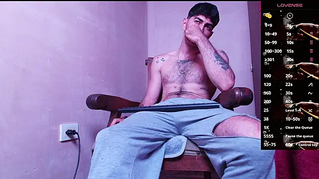 Snapshot of Thomass00 chatting on October 3, 2025, 4:26 pm Thomass00 online show from October 3, 2025, 4:26 pm