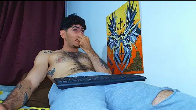 Snapshot of Thomass00 chatting on October 28, 2025, 12:03 am Thomass00 online show from October 28, 2025, 12:03 am