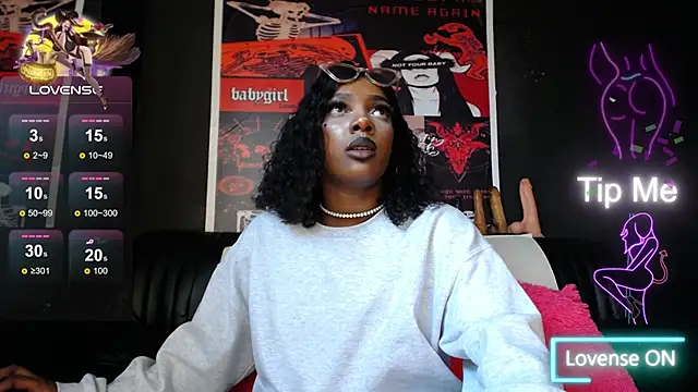 TIFFANYYSTAR online show from March 11, 2025, 1:56 pm