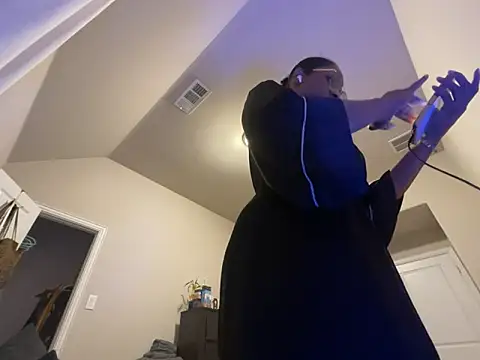 wynterheat online show from November 3, 2025, 1:08 am