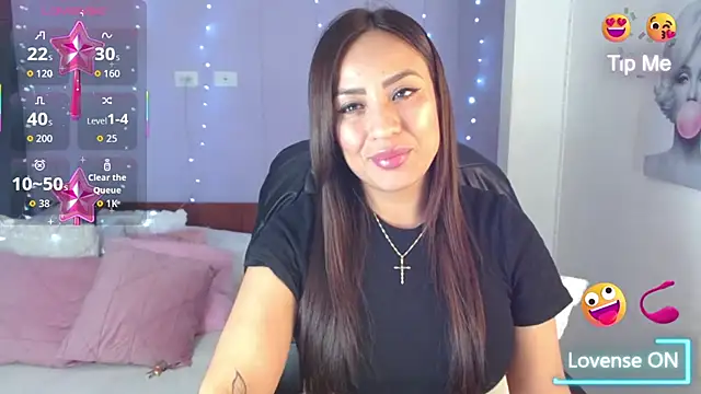 Snapshot of Paulina_627 chatting on October 19, 2025, 4:40 pm Paulina 627 online show from October 19, 2025, 4:40 pm