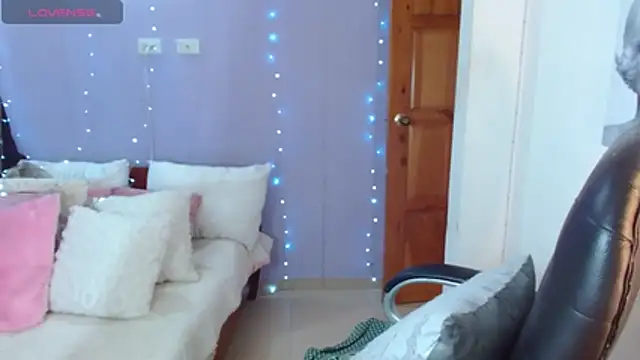 Snapshot of Paulina_627 chatting on November 22, 2025, 4:17 pm Paulina 627 online show from November 22, 2025, 4:17 pm