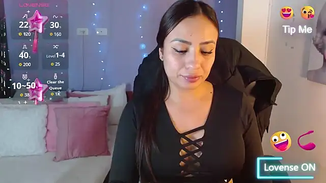 Snapshot of Paulina_627 chatting on December 4, 2025, 3:21 pm Paulina 627 online show from December 4, 2025, 3:21 pm