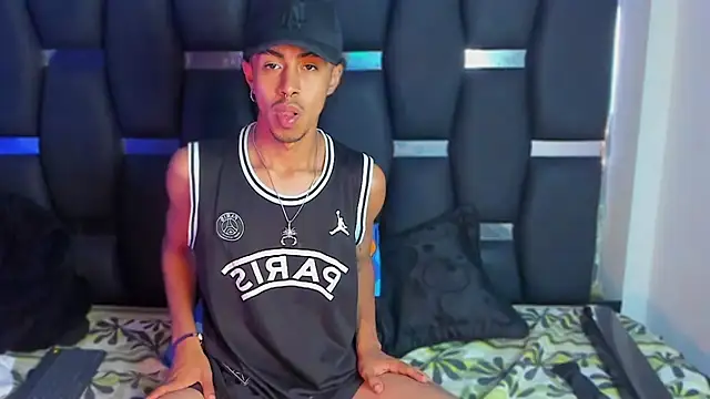 RyanRizzo online show from November 24, 2025, 7:57 pm