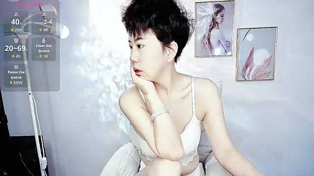 Snapshot of 9ering-Er chatting on November 5, 2025, 8:53 pm 9ering-Er online show from November 5, 2025, 8:53 pm