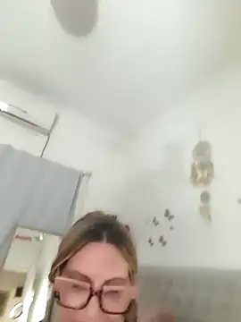 lolavalecuatro online show from March 13, 2026, 11:11 pm