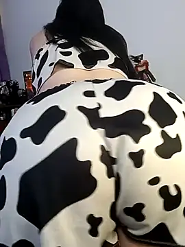 l1la Rav3n online show from January 2, 2025, 1:38 am