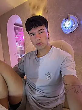 Logan smith1 online show from November 4, 2025, 4:55 am