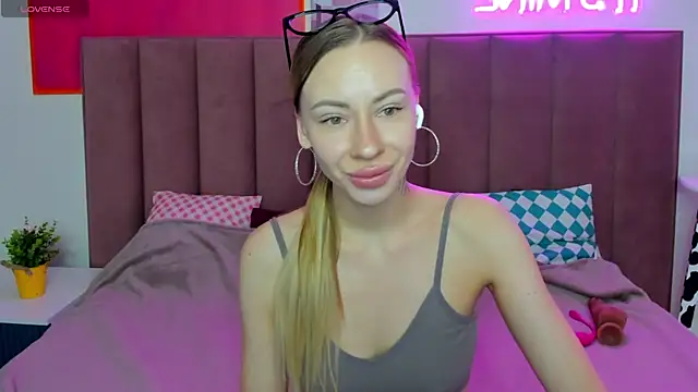 Snapshot of Diana_Garrett chatting on October 16, 2025, 1:50 am Diana Garrett online show from October 16, 2025, 1:50 am