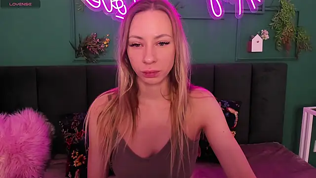 Snapshot of Diana_Garrett chatting on December 14, 2025, 1:55 am Diana Garrett online show from December 14, 2025, 1:55 am