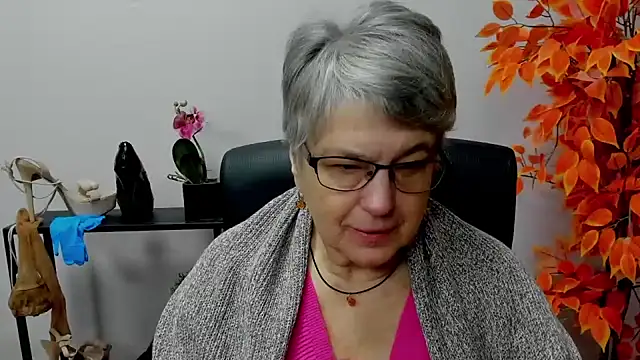 Snapshot of IrisDream chatting on December 6, 2024, 7:21 am IrisDream online show from December 6, 2024, 7:21 am