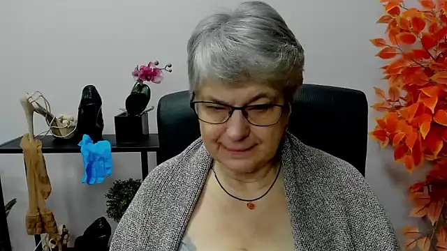 Snapshot of IrisDream chatting on December 9, 2024, 7:17 am IrisDream online show from December 9, 2024, 7:17 am