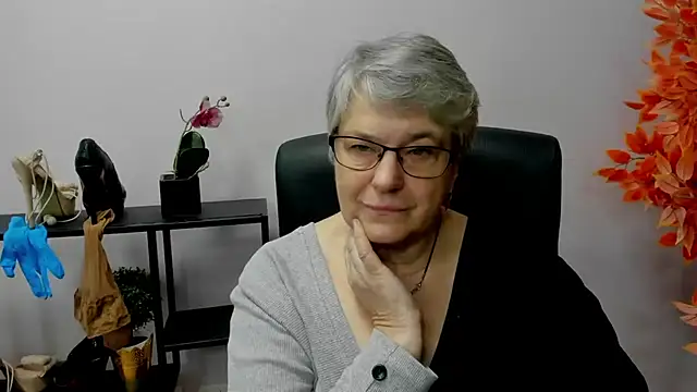 Snapshot of IrisDream chatting on December 13, 2024, 11:13 am IrisDream online show from December 13, 2024, 11:13 am