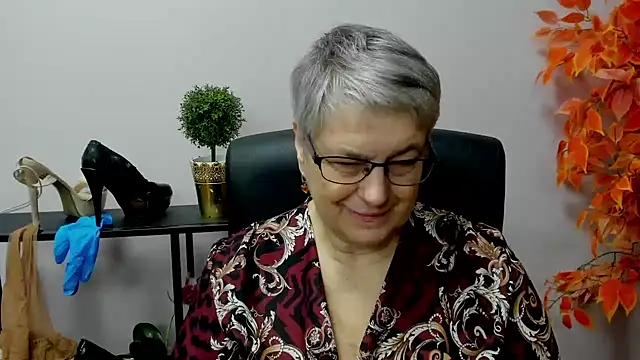 Snapshot of IrisDream chatting on December 19, 2024, 7:18 am IrisDream online show from December 19, 2024, 7:18 am