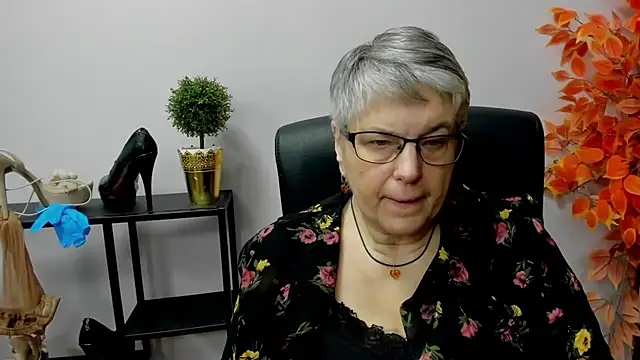 Snapshot of IrisDream chatting on December 30, 2024, 11:26 am IrisDream online show from December 30, 2024, 11:26 am