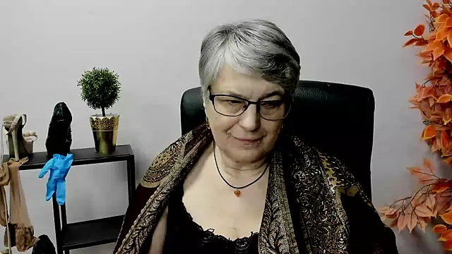 Snapshot of IrisDream chatting on February 12, 2025, 1:16 pm IrisDream online show from February 12, 2025, 1:16 pm