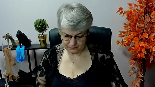 Snapshot of IrisDream chatting on March 3, 2025, 7:21 am IrisDream online show from March 3, 2025, 7:21 am