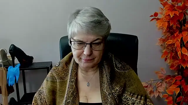 Snapshot of IrisDream chatting on March 19, 2025, 10:44 am IrisDream online show from March 19, 2025, 10:44 am