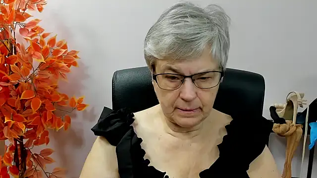 Snapshot of IrisDream chatting on September 17, 2025, 6:15 am IrisDream online show from September 17, 2025, 6:15 am