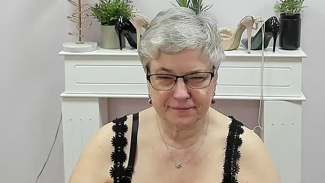 IrisDream online show from March 17, 2026, 7:01 am