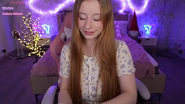 Snapshot of SilverrMoon chatting on February 6, 2025, 2:00 am SilverrMoon online show from February 6, 2025, 2:00 am