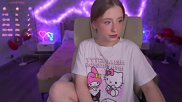 Snapshot of SilverrMoon chatting on February 18, 2025, 8:03 pm SilverrMoon online show from February 18, 2025, 8:03 pm