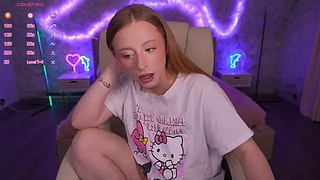 Snapshot of SilverrMoon chatting on February 24, 2025, 8:25 pm SilverrMoon online show from February 24, 2025, 8:25 pm