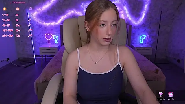 Snapshot of SilverrMoon chatting on February 28, 2025, 7:46 pm SilverrMoon online show from February 28, 2025, 7:46 pm